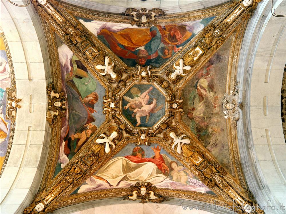 Milano - Volta decorata di una delle campate delle navate laterali della Chiesa di Santa Maria dei Miracoli